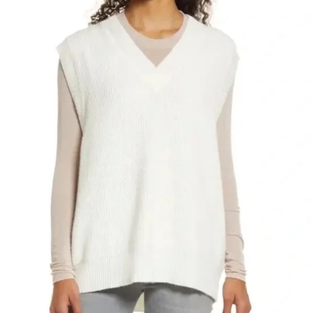 Vince Camuto Sweater Vest‎